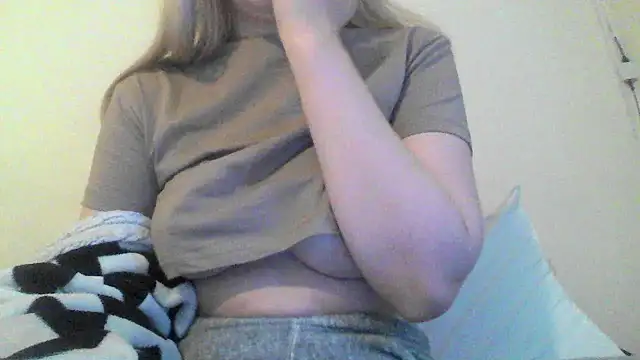 Snapshot of bunnyamy chatting on 01/19/25, 02:49 bunnyamy online show from 01/19/25, 02:49