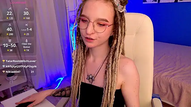 Snapshot of VioletShine chatting on 01/12/25, 04:40 VioletShine online show from 01/12/25, 04:40