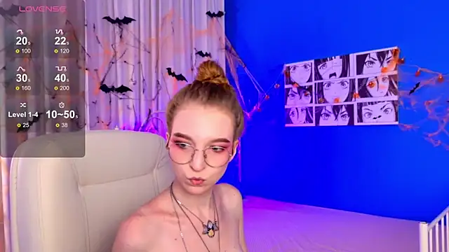 Snapshot of VioletShine chatting on 10/22/25, 12:27 VioletShine online show from 10/22/25, 12:27