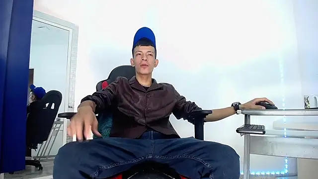 Favel Gomez7 online show from 12/20/24, 07:50