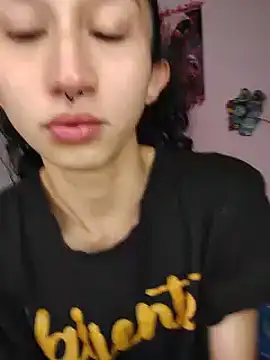 Queenjenn   online show from 06/10/26, 04:39