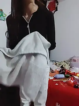 Queenjenn   online show from 06/30/26, 11:50