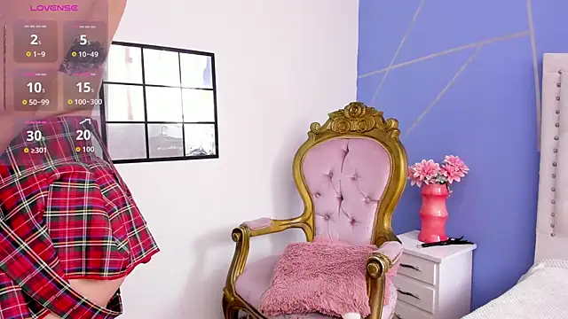 Snapshot of DannaMishellx_ chatting on 10/31/25, 03:57 DannaMishellx online show from 10/31/25, 03:57