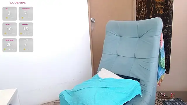 Snapshot of SarayMoorex_ chatting on 10/22/25, 05:13 SarayMoorex online show from 10/22/25, 05:13