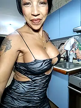 Snapshot of Alison_fitness chatting on 09/27/25, 12:48 Alison fitness online show from 09/27/25, 12:48