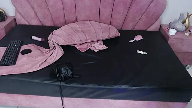 Snapshot of Candy_Bony chatting on 01/05/25, 12:52 Candy Bony online show from 01/05/25, 12:52