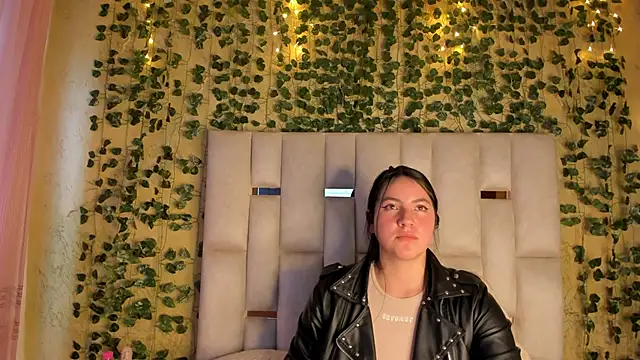 jenifer  power10 online show from 01/02/25, 08:13