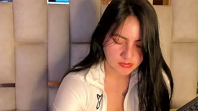 jenifer  power10 online show from 01/05/25, 04:06