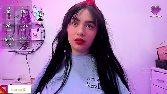 mia johns  online show from 11/15/25, 06:11