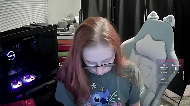 LilyFoxxx online show from 06/17/26, 05:10