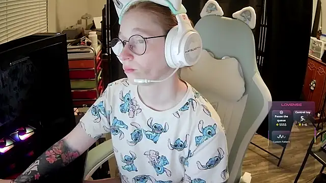 LilyFoxxx online show from 07/12/26, 05:09