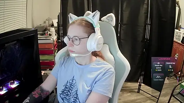 LilyFoxxx online show from 07/13/26, 05:32