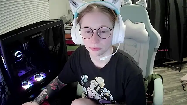 LilyFoxxx online show from 07/25/26, 06:00