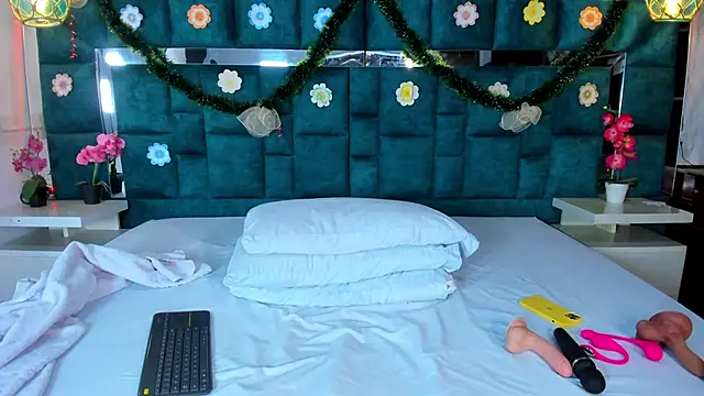 Snapshot of valtira_nova chatting on 12/13/25, 07:53 valtira nova online show from 12/13/25, 07:53