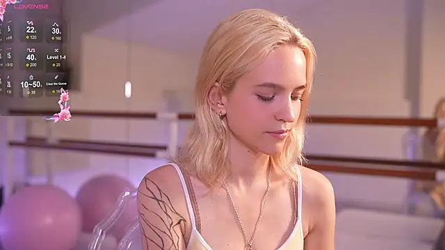 Snapshot of lolly_pie chatting on 10/10/25, 03:55 lolly pie online show from 10/10/25, 03:55