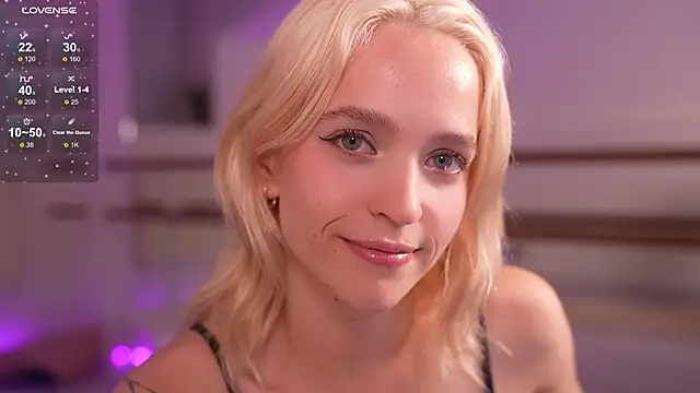 Snapshot of lolly_pie chatting on 10/18/25, 03:46 lolly pie online show from 10/18/25, 03:46