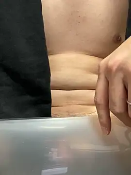 Snapshot of xxxxxrenxxxxx chatting on 12/20/24, 01:11 xxxxxrenxxxxx online show from 12/20/24, 01:11