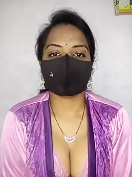 Snapshot of Choclet_bhabhi chatting on 01/05/25, 04:04 Choclet bhabhi online show from 01/05/25, 04:04
