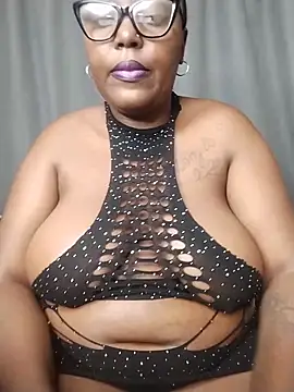 Snapshot of CHERRYYUMMY chatting on 06/18/26, 10:30 CHERRYYUMMY online show from 06/18/26, 10:30