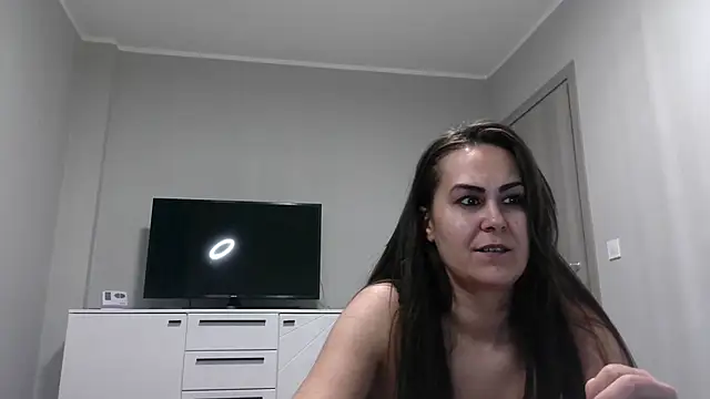 Snapshot of Antonia_1313 chatting on 01/31/25, 05:32 Antonia 1313 online show from 01/31/25, 05:32