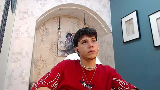 Jonathan Moreau online show from 12/13/24, 06:38