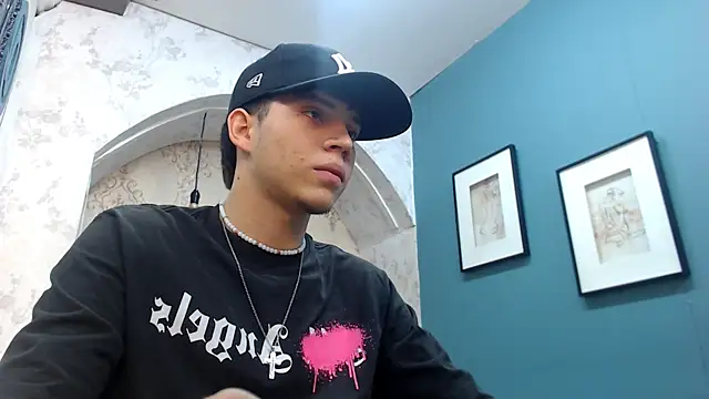 Jonathan Moreau online show from 12/17/24, 11:49