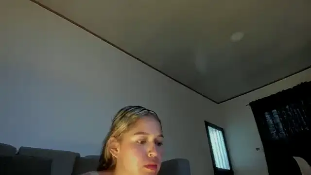Snapshot of Cami_hunter_ chatting on 10/09/25, 09:02 Cami hunter  online show from 10/09/25, 09:02