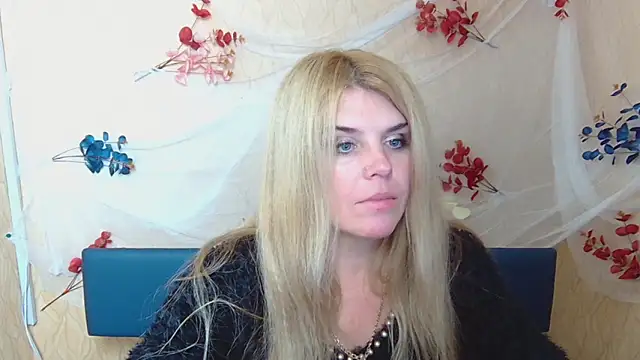 Julya Barbi online show from 12/06/24, 03:33