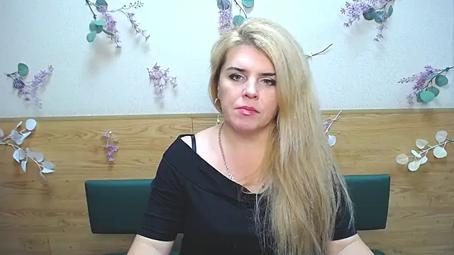 Julya Barbi online show from 12/10/24, 06:01
