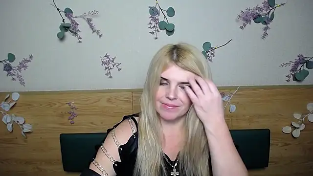 Julya Barbi online show from 12/12/24, 09:08