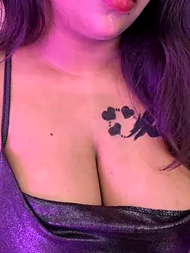 Snapshot of wildestcouplee chatting on 11/09/25, 05:44 wildestcouplee online show from 11/09/25, 05:44