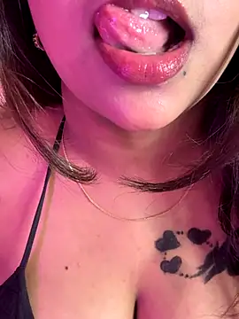 Snapshot of wildestcouplee chatting on 11/12/25, 03:45 wildestcouplee online show from 11/12/25, 03:45