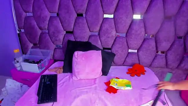 Freya Miller  online show from 10/03/25, 03:47