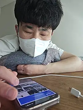 Snapshot of wlalsdldb112 chatting on 03/17/25, 04:40 wlalsdldb112 online show from 03/17/25, 04:40