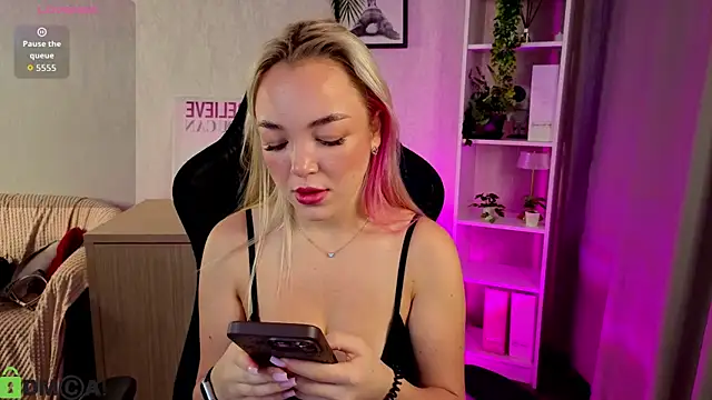 Christy Little online show from 12/02/25, 12:38