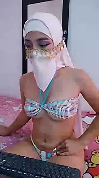 Snapshot of Aaliyah_Salma chatting on 02/07/25, 07:38 Aaliyah Salma online show from 02/07/25, 07:38