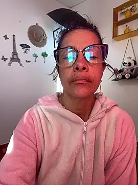 Snapshot of Goddess-Love- chatting on 11/01/25, 11:12 Goddess-Love- online show from 11/01/25, 11:12