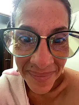 Snapshot of Goddess-Love- chatting on 11/19/25, 09:20 Goddess-Love- online show from 11/19/25, 09:20