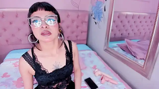 ILENAHEY online show from 11/21/25, 09:46