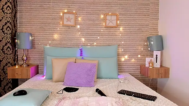 Catalinna Thompson online show from 12/17/24, 12:00