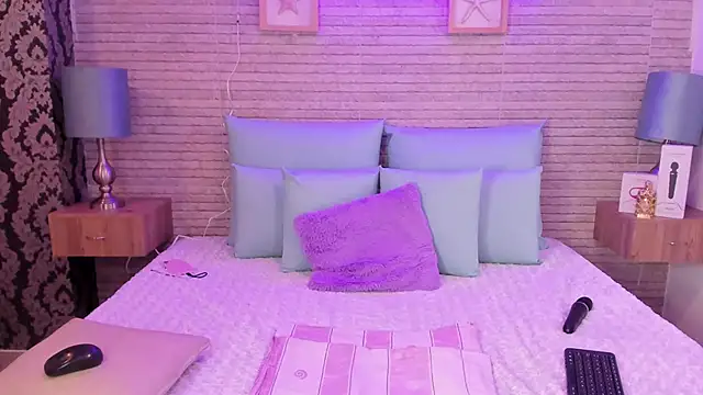 Catalinna Thompson online show from 01/09/25, 03:44