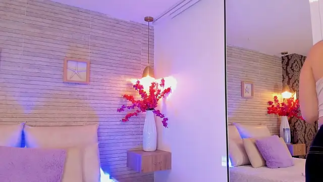 Catalinna Thompson online show from 10/19/25, 11:44