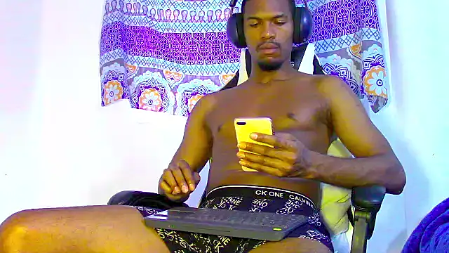 Amir mikelsen online show from 09/18/25, 08:11