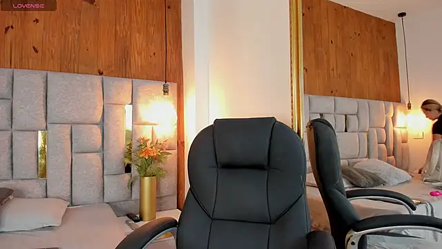 Saori newman online show from 09/16/25, 11:55