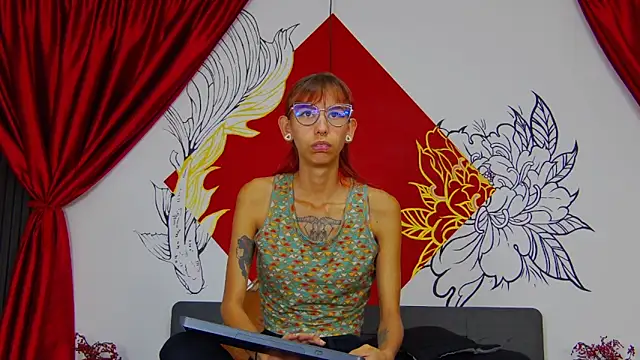 Snapshot of Lunamistyc chatting on 12/18/25, 07:42 Lunamistyc online show from 12/18/25, 07:42