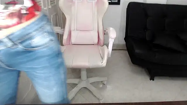 ariana crazzy online show from 01/15/25, 03:11