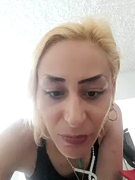 ariana crazzy online show from 02/15/25, 06:23