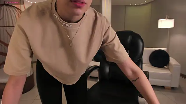 KaiaFerreira online show from 09/17/25, 11:01