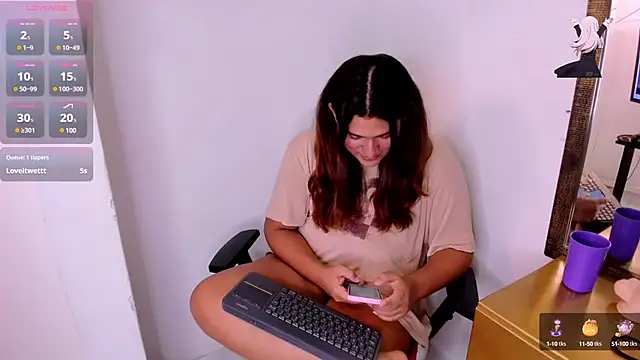 Snapshot of Valery_Maravilla_ chatting on 12/14/24, 02:01 Valery Maravilla online show from 12/14/24, 02:01