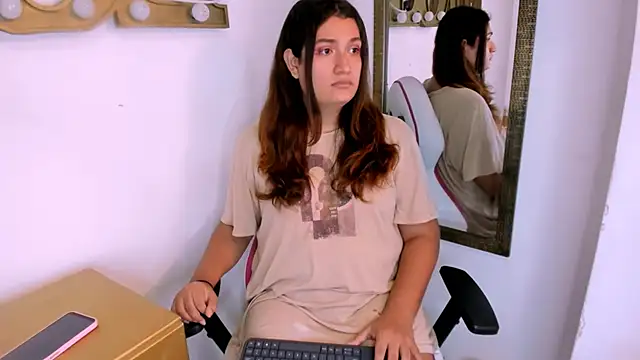 Snapshot of Valery_Maravilla_ chatting on 01/05/25, 08:10 Valery Maravilla online show from 01/05/25, 08:10